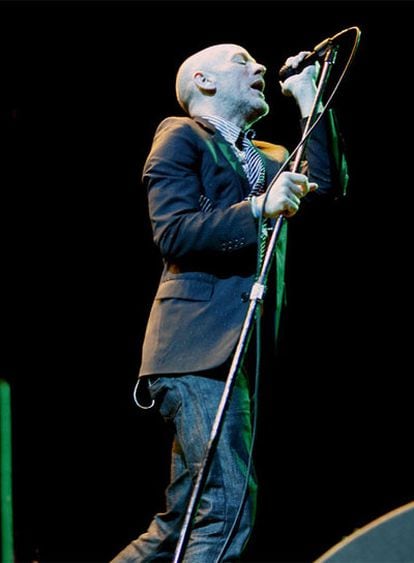 Michael Stipe, durante un momento de la actuación en la plaza de toros de Murcia