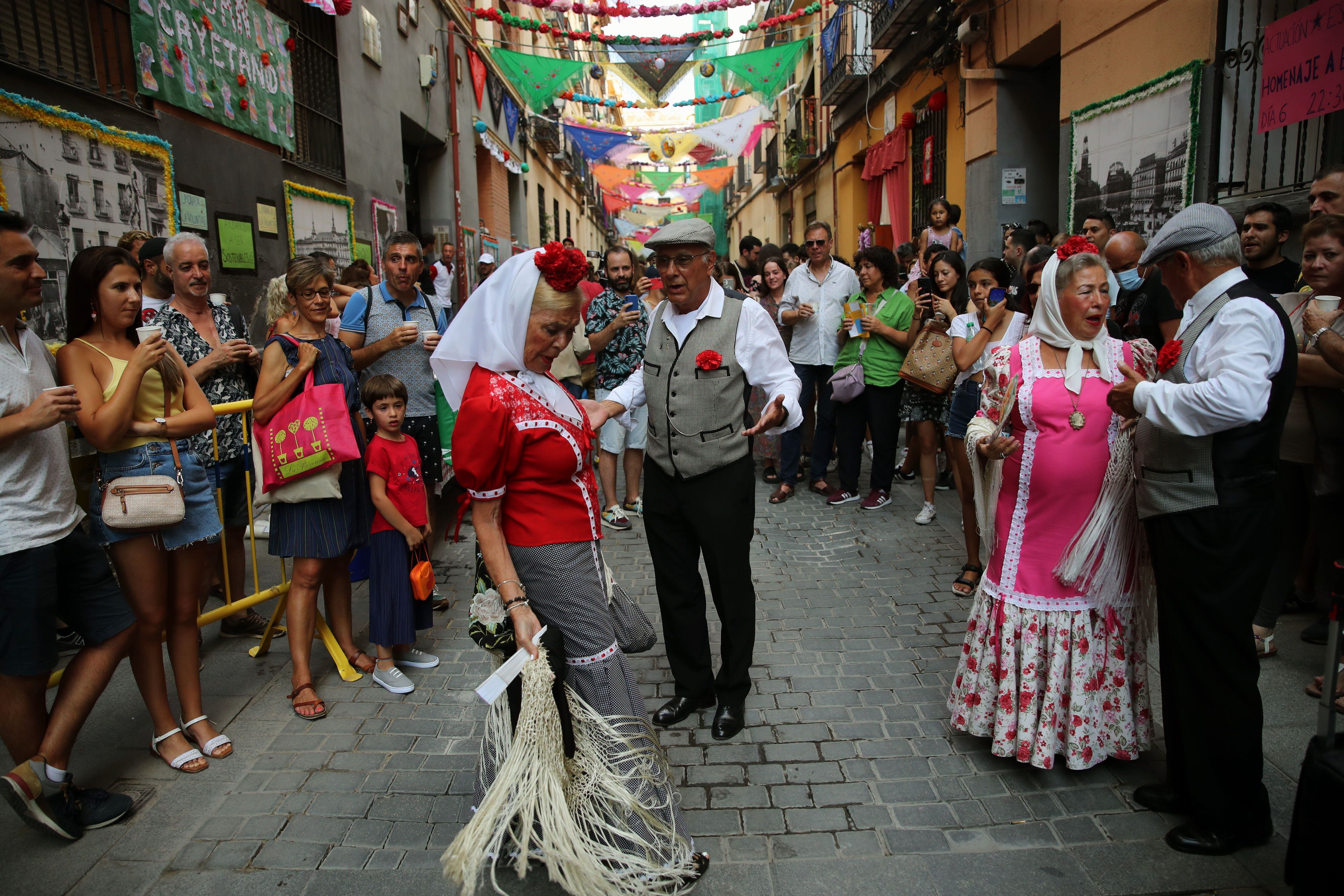 Fiestas de San Cayetano, en la calle del Oso, en Madrid.
