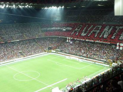 Estadio de San Siro, durante un derbi Milan-Inter.