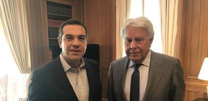 Felipe González en un encuentro privado con Alexis Tsipras en Atenas.