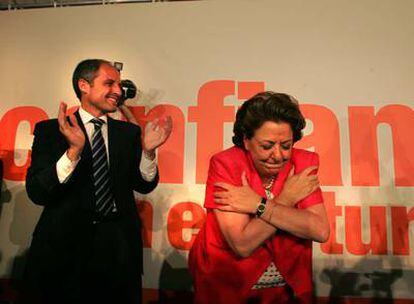 Francisco Camps y Rita Barberá celebraron anoche la victoria en una sala de fiestas de Valencia.