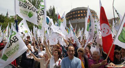 Manifestación ante el Tribunal Constitucional de llamados grupos provida contra la entrada en vigor mañana de la ley del aborto.