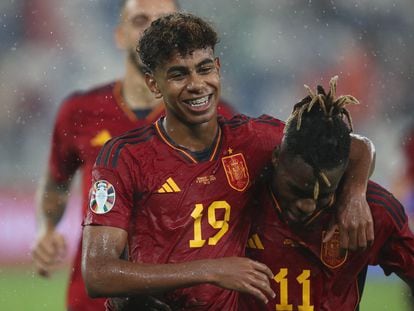 Lamine Yamal festejando su gol contra Goergia en su debut con España.