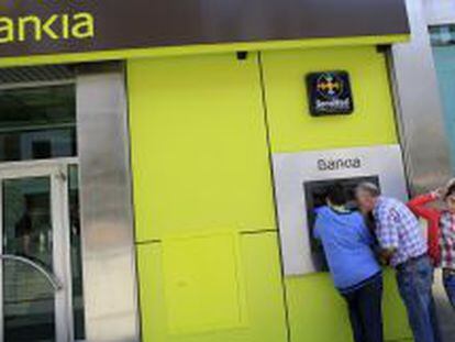 Fachada de una oficina de Bankia