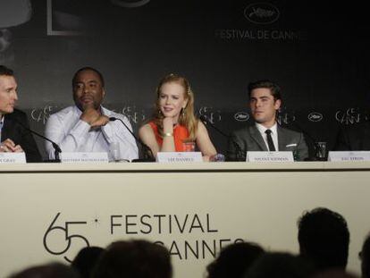 De izquierda a derecha, el actor Matthew McConaughey, el director Lee Daniels y los actores Nicole Kidman, Zac Efron y John Cusack en la rueda de prensa de presentación de 'The paperboy'