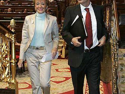 Fernández de la Vega y Rodríguez Zapatero, ayer en el Congreso.