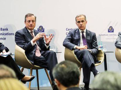 El presidente del Banco Central Europeo (BCE), Mario Draghi (2-i), la presidenta de la Reserva Federal (Fed), Janet Yellen (i), el gobernador del Banco de Inglaterra, Mark Carney (2-d), el del Banco de Jap&oacute;n, Haruhiko Kuroda (d).