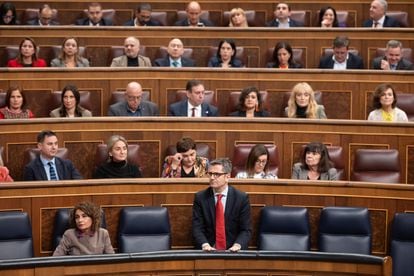 El ministro de la Presidencia, Justicia y Relaciones con las Cortes, Félix Bolaños vota la proposición de ley de amnistía durante el pleno del Congreso de los Diputados el 12 de diciembre.