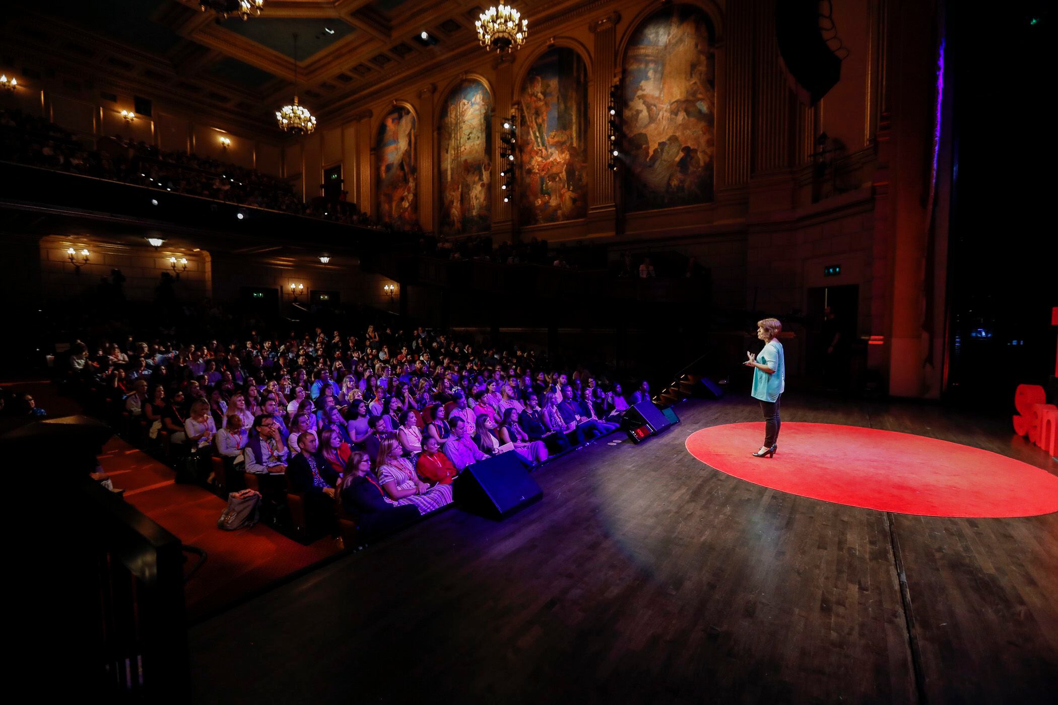 Mar Cabra da una charla TEDx en San Francisco en 2017