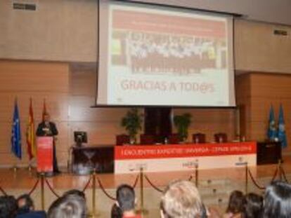 Sergio Moreno, director de recursos humanos de Securitas Direct, se dirige a los asistentes durante de graduaci&oacute;n de la primera promoci&oacute;n de las Becas Verisure, en el marco del I Encuentro Expertise Universia-Cepade UPM.