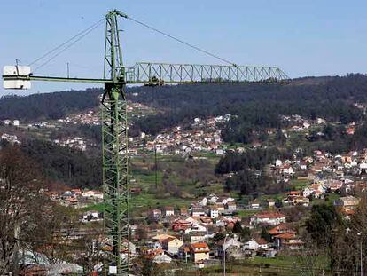 Vista general de la zona de Liñeiriños, con el barrio de Cabral en primer término y el monte al fondo.