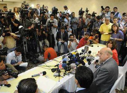 El secretario general de la OEA, José Miguel Insulza, ofrece una conferencia de prensa el viernes en Tegucigalpa.