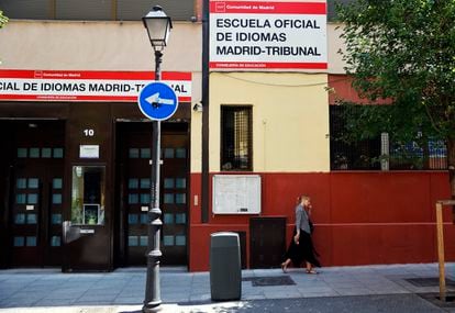 Entrance of the Official School of Languages ​​Madrid-Tribunal on June 26, 2023. 