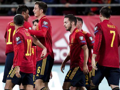 Los jugadores de España celebran un gol a Malta.