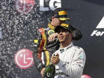 Hamilton celebra la victoria en Hungría 