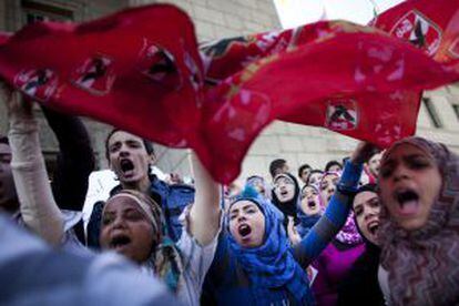Un grupo de estudiantes protesta delante de la Universidad de El Cairo el pasado 12 de febrero en contra del Gobierno egipcio