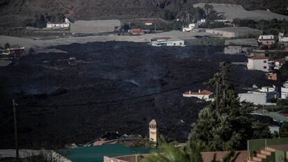 La lava cubre parte del municipio de La Laguna, en La Palma.