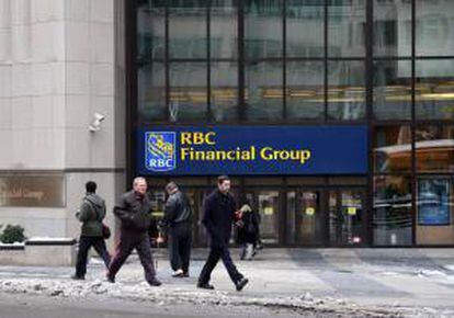 Fachada del banco canadiense Royal Bank of Canadá, una de las mayores instituciones bancarias de ese país. EFE/Archivo
