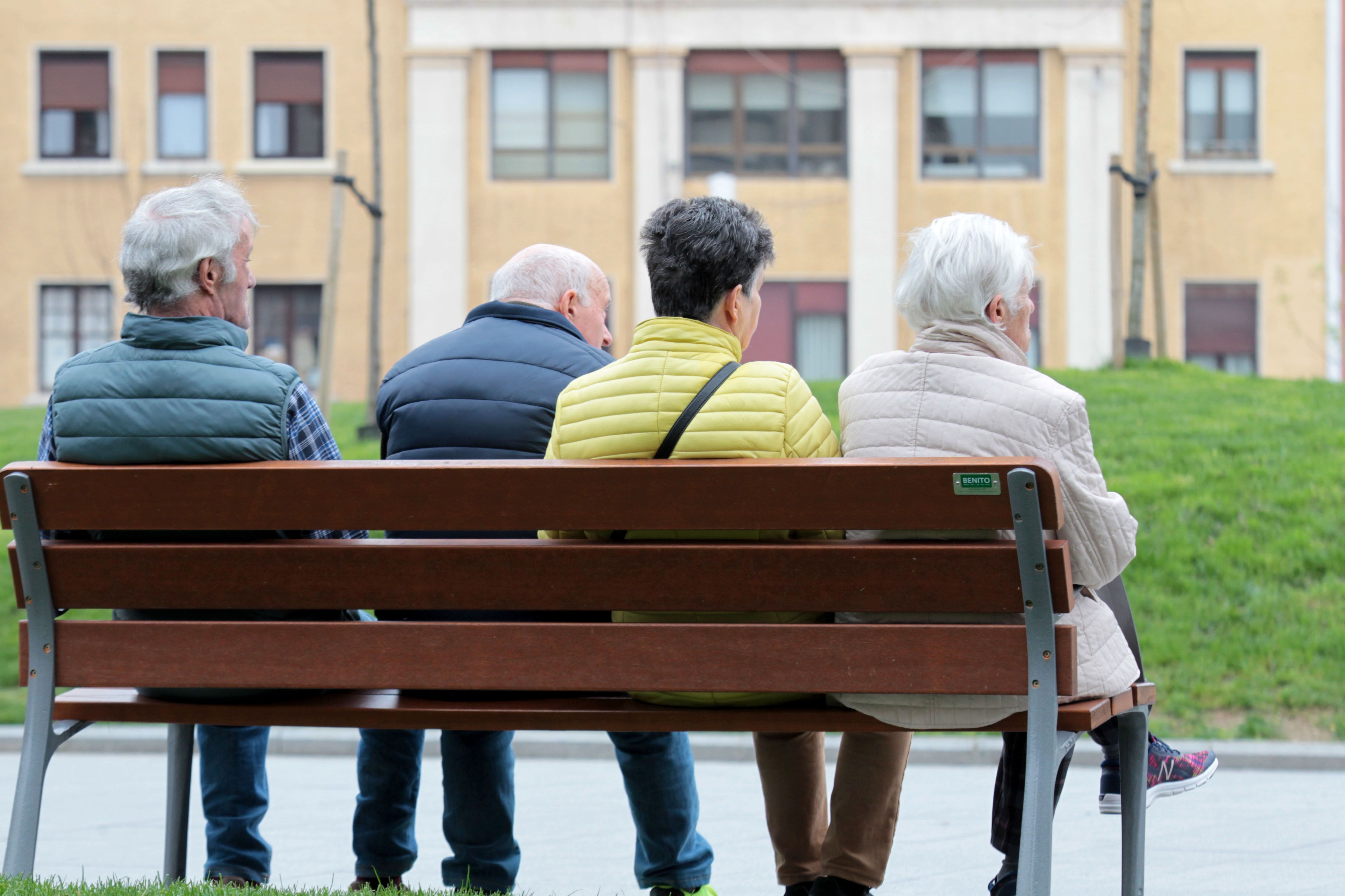 La pensión media ya alcanza en España los 1.252 euros al mes y la de jubilación, 1.438