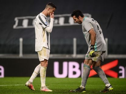 Los jugadores de la Juventus Gianluigi Buffon, de 43 años, y Cristiano Ronaldo, de 36.