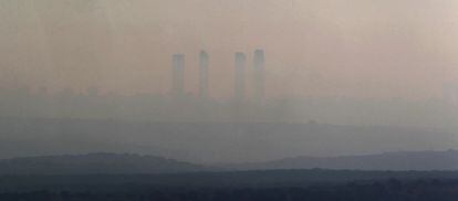 Vista de Madrid con un cielo ennegrecido por la contaminación.