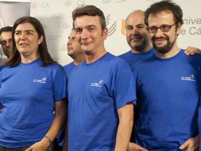 Eduardo Gonz&aacute;lez (cuarto a la derecha), junto al equipo de CEI-MAR.