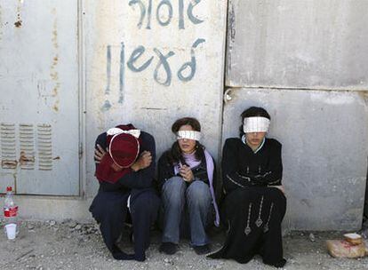 Palestinas detenidas tras una incursión israelí en Gaza en noviembre.