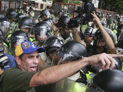 Capriles, durante una protesta por el revocatorio. 