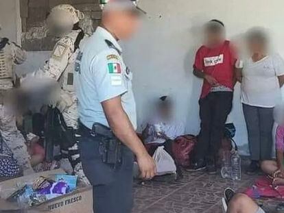 Instituto Nacional de Migración encuentra 126 migrantes ecuatorianos en una casa de seguridad en el municipio de Sonoyta, Sonora.