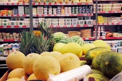 Puedes seguir comprando fruta, y mantente lejos de los ultraprocesados.