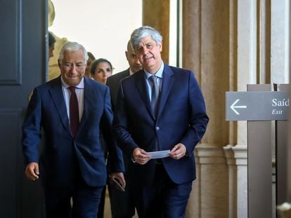 El primer ministro portugués, Antonio Costa, junto a Mário Centeno el 9 de junio en Lisboa.