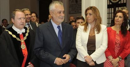 Jos&eacute; Antonio Gri&ntilde;&aacute;n, Susana D&iacute;az y Mar&iacute;a Jes&uacute;s Montero,este jueves, en Granada.