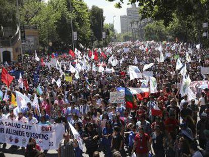 Las manifestaciones, menos violentas que al comienzo de la crisis, no impedirán que se celebren dos foros internacionales, APEC y COP25, las próximas semanas en el país