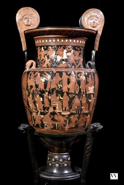 Vaso de los persas, segunda mitad del siglo IV a. C., que puede verse en la exposición 'Alejandro Magno y Oriente', en el Museo Arqueológico Nacional de Nápoles hasta el 28 de agosto.