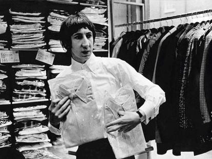 Pete Townshend, de compras en 1966. Fotografía perteneciente a la exposición 'Fifty Years of The Who by Colin Jones'. Hasta el 23 de marzo en la londinense Proud Camden Gallery (www.proud.co.uk)