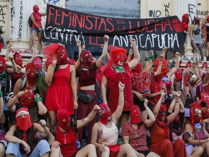 Mujeres protestando contra la violencia de género y el gobierno en Santiago de Chile en noviembre el pasado 29 de noviembre. 