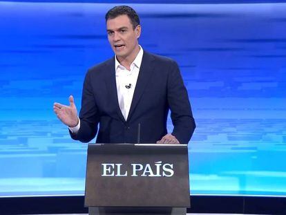 Sánchez critica al Gobierno por recortar derechos sociales
