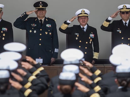 El secretario de Defensa, Luis Cresencio Sandoval González, y de la Marina, José Rafael Ojeda Durán, durante una acto protocolario