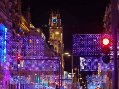 En la Gran Vía se repetirá esta iluminación de gatos paseando por un cielo estrellado.