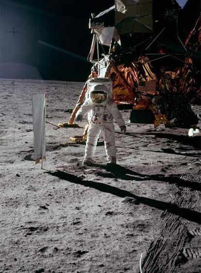 Buzz Aldrin, el 20 de julio de 1969, caminando por la Luna.