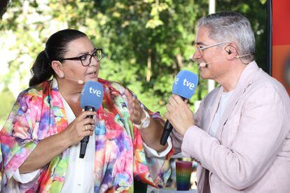 María del Monte y Boris Izaguirre, en un momento de la retransmisión del Orgullo en TVE.