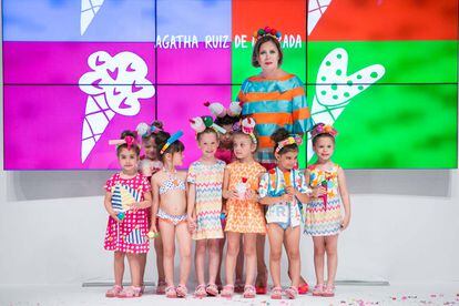La diseñadora ha dedicado gran parte de su carrera a la moda infantil. En la imagen, presentando su colección de 2016.