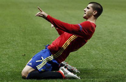 Morata celebra el primer gol de España.