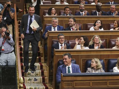 El diputado del PSOE Óscar Puente se dirige a su intervención durante la primera sesión del debate de investidura de Alberto Núñez Feijóo, el 26 de septiembre de 2023, en el Congreso.