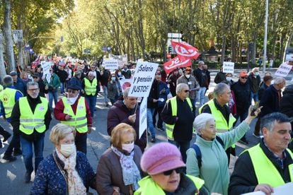 Un grupo de participantes en la manifestación celebrada , el pasado día 19 en Madrid para exigir una mejora de pensiones y salarios.