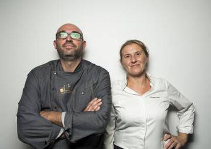 Juanjo P&eacute;rez y Yolanda Le&oacute;n, a los fogones del restaurante leon&eacute;s Cocinandos, con una estrella Michelin.