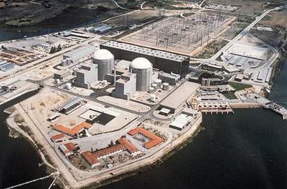 La central nuclear de Almaraz desde el aire, en una imagen de 1990.