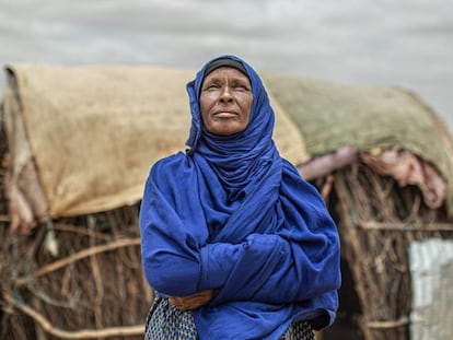 Amina Ibrahim, de 50 años y madre de 12 niños abandonó, su hogar en un pueblo de Etiopía en 2017, cuando por culpa de la sequía murió todo su ganado.