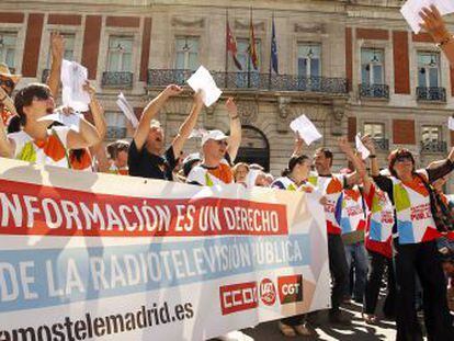 Trabajadores de Telemadrid se manifiestan contra el ERE.