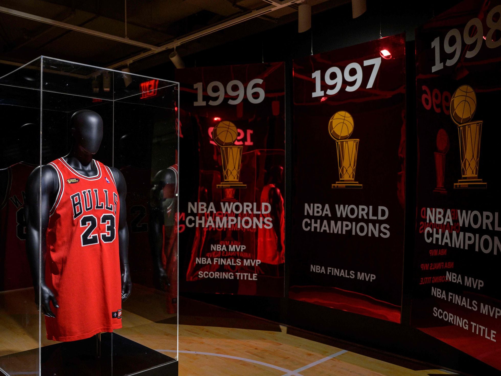 riesgo domesticar De Dios Vendida por 10,1 millones una camiseta de Michael Jordan de su última final  de la NBA, en la temporada del “último baile” | Deportes | EL PAÍS